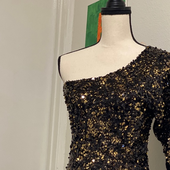 NWT One shoulder top - Picture 2 of 4